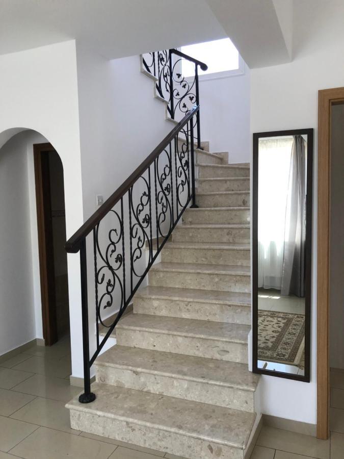 Villa Andy-350 M From The Beach Larnaca Ngoại thất bức ảnh